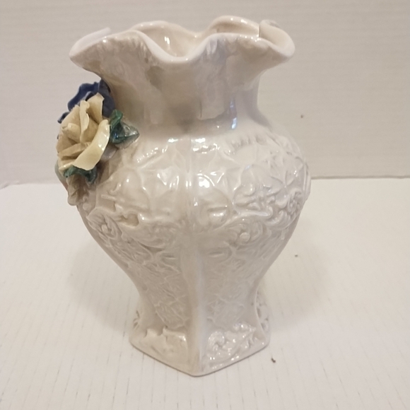 Ceramic Vase With 3 Flowers / 6.25” x 4” Floral Design White Vase - Picture 5 of 7